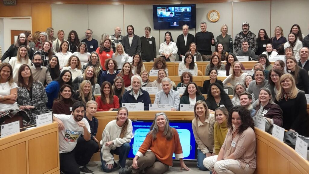 Foto grupal de los participantes de la jornada mensual de Potenciar Líderes de junio