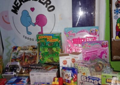Navidad solidaria junto a PickIt: 70 juguetes para los niños del merendero Todos Juntos
