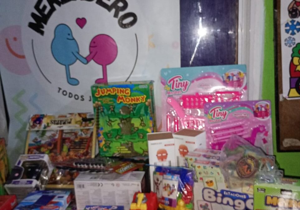 Navidad solidaria junto a PickIt: 70 juguetes para los niños del merendero Todos Juntos