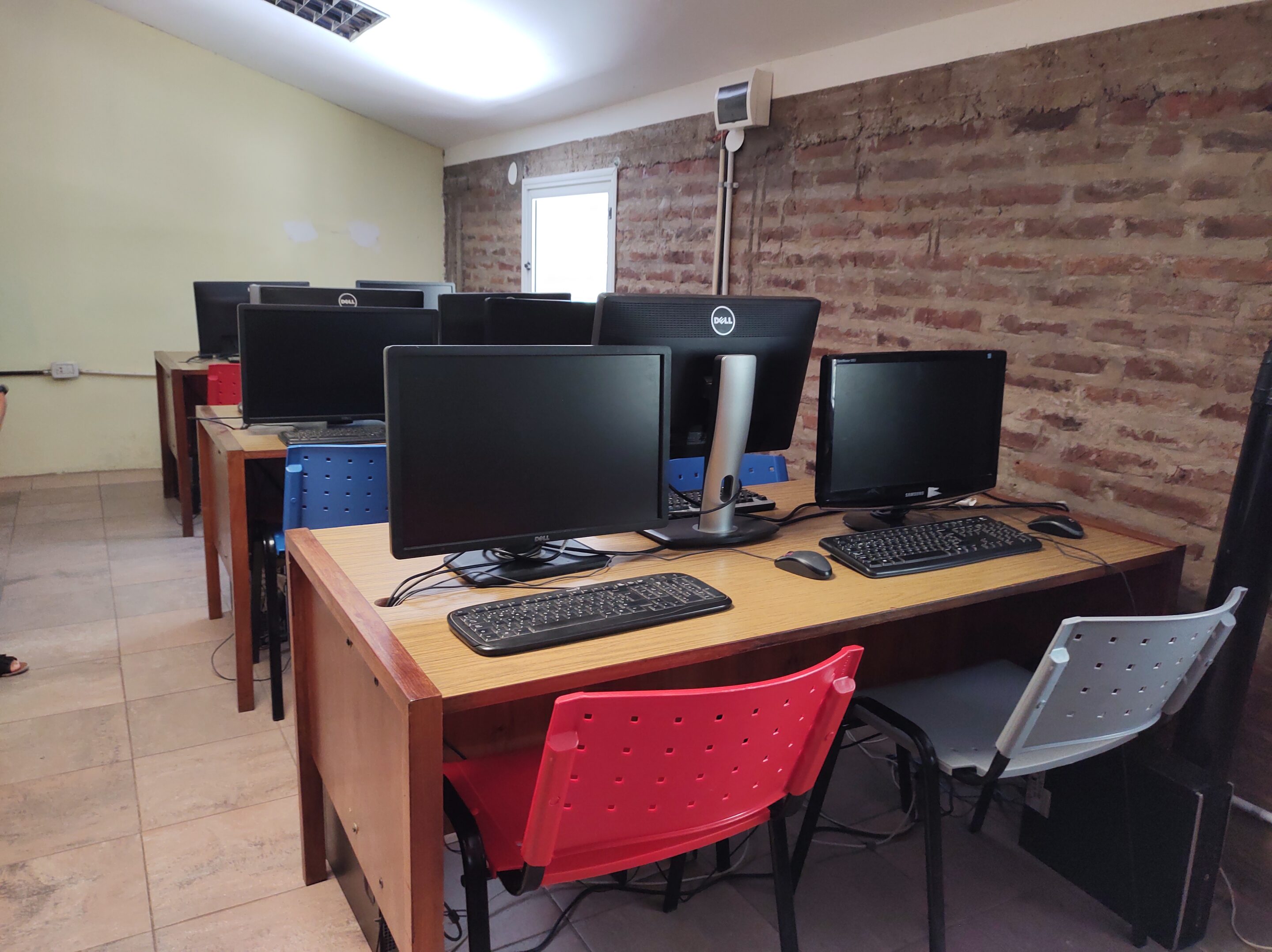 Más ONG se suman al programa Brecha Digital